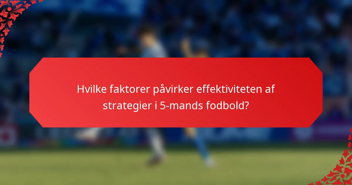 Hvilke faktorer påvirker effektiviteten af strategier i 5-mands fodbold?